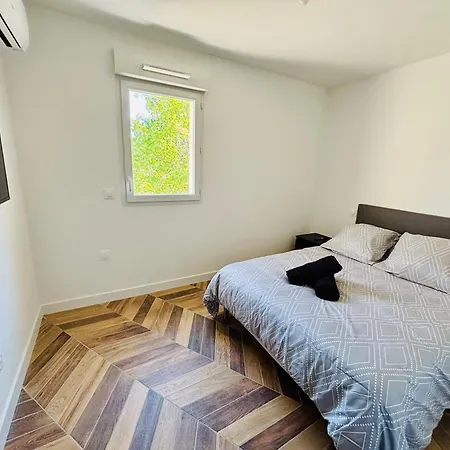 High-end, Direct Access To Beach,terrasse,parking Free Apartment