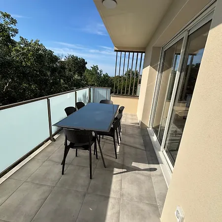 Apartment High-end, Direct Access To Vias-plage *