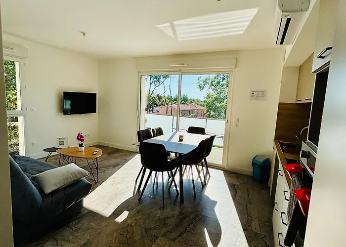 High-end, Direct Access To Beach,terrasse,parking Free Lägenhet